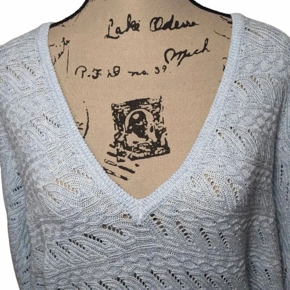 White House Black Market Vneck Dolman 3/4 sleeve sweater - Lt Blue Sz Large